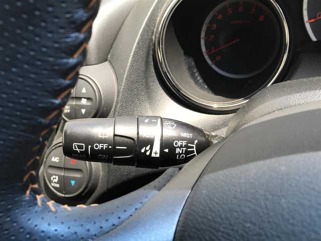 ホンダ フィット RS 富山県 2013(平25)年 8.3万km プレミアムイエローパールⅡ 6速MT/カーオーディオ/スマートキー/横滑り防止装置/革巻きステアリング/HIDヘッドライト/オートライト/電動格納ミラー/ウインカーミラー/フォグランプ/純正AWサマータイヤ車載/ETC