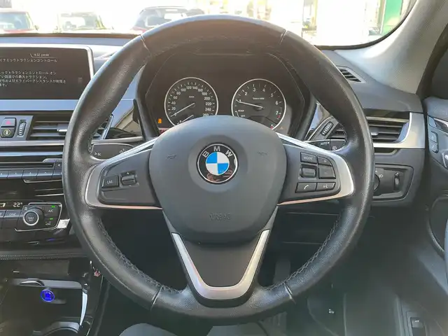 ＢＭＷ Ｘ１ 東京都 2016(平28)年 7.8万km アルピンホワイトⅢ 純正HDDナビ/・Bluetooth接続/・FM AM/・バックカメラ/黒革ハーフレザーシート/・パワーシート/パーキングアシスト/コーナーセンサー/ETC/純正18インチAW/左右独立オートエアコン/スマートキー/ABS/横滑り防止/盗難防止/MTモード付AT/スペアキー/保証書＆取扱説明書