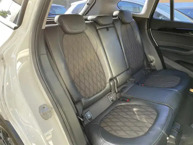 ＢＭＷ Ｘ１ 東京都 2016(平28)年 7.8万km アルピンホワイトⅢ 純正HDDナビ/・Bluetooth接続/・FM AM/・バックカメラ/黒革ハーフレザーシート/・パワーシート/パーキングアシスト/コーナーセンサー/ETC/純正18インチAW/左右独立オートエアコン/スマートキー/ABS/横滑り防止/盗難防止/MTモード付AT/スペアキー/保証書＆取扱説明書