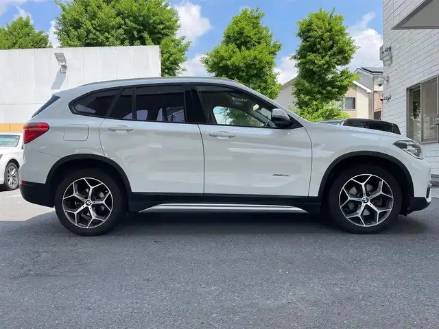 ＢＭＷ Ｘ１ 東京都 2016(平28)年 7.8万km アルピンホワイトⅢ 純正HDDナビ/・Bluetooth接続/・FM AM/・バックカメラ/黒革ハーフレザーシート/・パワーシート/パーキングアシスト/コーナーセンサー/ETC/純正18インチAW/左右独立オートエアコン/スマートキー/ABS/横滑り防止/盗難防止/MTモード付AT/スペアキー/保証書＆取扱説明書