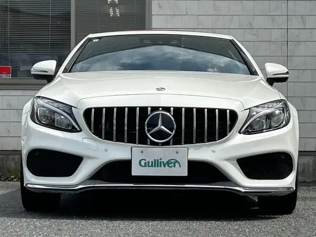 メルセデス・ベンツ Ｃ１８０ カブリオレ スポーツ 福岡県 2017(平29)年 4.8万km ダイヤモンドホワイト コンバーチブル車（赤幌）/レザーエクスクルーシブパッケージ/・黒色レザーシート/・メモリー付きパワーシート（D/N）/・シートヒーター（D/N）/・エアースカーフ（D/N）/・電動ランバーサポート（D/N）/レーダーセーフティーパッケージ/・エレクトロニックトラクションサポート/・PRE-SAFEブレーキ/・ブラインドスポットアシスト/・アテンションアシスト/・レーンキープアシスト/・車間距離警報装置/LEDリアコンビネーションランプ/純正HDDナビ/　(AM/FM/DVD/CD/Bluetooth)/バックカメラ/インテリジェントドライブ/ASSURA製GPSレーダー探知機【AR-W51GA】/ステアリングヒーター/クルーズコントロール/オートライト/オートハイビーム/純正AMG19インチAW/ETC/クリアランスソナー/純正LEDライト/純正アナログ時計/ディレクトセレクトレバー/ステアリングギアシフトパドル/プッシュスタート/電格ミラー/トランクオープナーボタン/ISOFIX/社外フロアマット/USB端子×2/スペアキー×1/保証書/取扱説明書