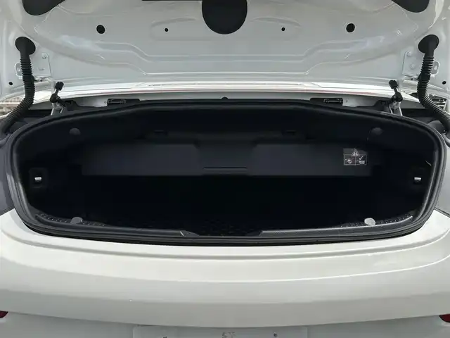 メルセデス・ベンツ Ｃ１８０ カブリオレ スポーツ 福岡県 2017(平29)年 4.8万km ダイヤモンドホワイト コンバーチブル車（赤幌）/レザーエクスクルーシブパッケージ/・黒色レザーシート/・メモリー付きパワーシート（D/N）/・シートヒーター（D/N）/・エアースカーフ（D/N）/・電動ランバーサポート（D/N）/レーダーセーフティーパッケージ/・エレクトロニックトラクションサポート/・PRE-SAFEブレーキ/・ブラインドスポットアシスト/・アテンションアシスト/・レーンキープアシスト/・車間距離警報装置/LEDリアコンビネーションランプ/純正HDDナビ/　(AM/FM/DVD/CD/Bluetooth)/バックカメラ/インテリジェントドライブ/ASSURA製GPSレーダー探知機【AR-W51GA】/ステアリングヒーター/クルーズコントロール/オートライト/オートハイビーム/純正AMG19インチAW/ETC/クリアランスソナー/純正LEDライト/純正アナログ時計/ディレクトセレクトレバー/ステアリングギアシフトパドル/プッシュスタート/電格ミラー/トランクオープナーボタン/ISOFIX/社外フロアマット/USB端子×2/スペアキー×1/保証書/取扱説明書