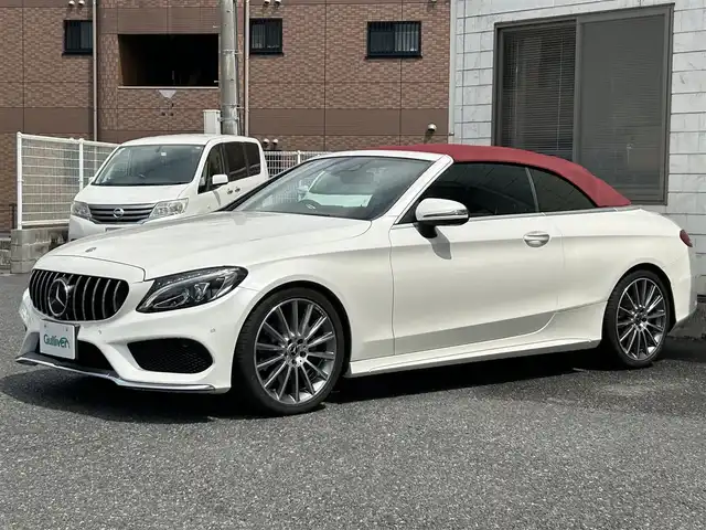 メルセデス・ベンツ Ｃ１８０ カブリオレ スポーツ 福岡県 2017(平29)年 4.8万km ダイヤモンドホワイト コンバーチブル車（赤幌）/レザーエクスクルーシブパッケージ/・黒色レザーシート/・メモリー付きパワーシート（D/N）/・シートヒーター（D/N）/・エアースカーフ（D/N）/・電動ランバーサポート（D/N）/レーダーセーフティーパッケージ/・エレクトロニックトラクションサポート/・PRE-SAFEブレーキ/・ブラインドスポットアシスト/・アテンションアシスト/・レーンキープアシスト/・車間距離警報装置/LEDリアコンビネーションランプ/純正HDDナビ/　(AM/FM/DVD/CD/Bluetooth)/バックカメラ/インテリジェントドライブ/ASSURA製GPSレーダー探知機【AR-W51GA】/ステアリングヒーター/クルーズコントロール/オートライト/オートハイビーム/純正AMG19インチAW/ETC/クリアランスソナー/純正LEDライト/純正アナログ時計/ディレクトセレクトレバー/ステアリングギアシフトパドル/プッシュスタート/電格ミラー/トランクオープナーボタン/ISOFIX/社外フロアマット/USB端子×2/スペアキー×1/保証書/取扱説明書