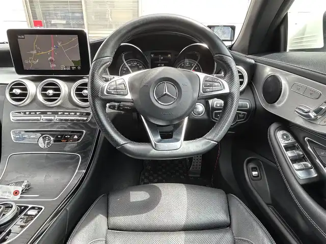 メルセデス・ベンツ Ｃ１８０ カブリオレ スポーツ 福岡県 2017(平29)年 4.8万km ダイヤモンドホワイト コンバーチブル車（赤幌）/レザーエクスクルーシブパッケージ/・黒色レザーシート/・メモリー付きパワーシート（D/N）/・シートヒーター（D/N）/・エアースカーフ（D/N）/・電動ランバーサポート（D/N）/レーダーセーフティーパッケージ/・エレクトロニックトラクションサポート/・PRE-SAFEブレーキ/・ブラインドスポットアシスト/・アテンションアシスト/・レーンキープアシスト/・車間距離警報装置/LEDリアコンビネーションランプ/純正HDDナビ/　(AM/FM/DVD/CD/Bluetooth)/バックカメラ/インテリジェントドライブ/ASSURA製GPSレーダー探知機【AR-W51GA】/ステアリングヒーター/クルーズコントロール/オートライト/オートハイビーム/純正AMG19インチAW/ETC/クリアランスソナー/純正LEDライト/純正アナログ時計/ディレクトセレクトレバー/ステアリングギアシフトパドル/プッシュスタート/電格ミラー/トランクオープナーボタン/ISOFIX/社外フロアマット/USB端子×2/スペアキー×1/保証書/取扱説明書