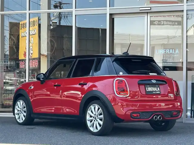 ＭＩＮＩ ミニ クーパー S 福岡県 2018(平30)年 2.3万km チリ・レッド ユニオンジャックテール　/純正ナビ　/バックカメラ　/ＡＣＣ　/前後ソナー　/ＪＣＷレザーステアリング　/ＭＩＮＩＹｏｕｒｓイルミネーテッド　/パドルシフト　/ＭＩＮＩドライビングモード　/スマートキー　/ＬＥＤライト