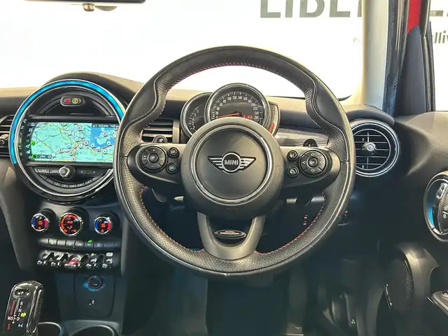 ＭＩＮＩ ミニ クーパー S 福岡県 2018(平30)年 2.3万km チリ・レッド ユニオンジャックテール　/純正ナビ　/バックカメラ　/ＡＣＣ　/前後ソナー　/ＪＣＷレザーステアリング　/ＭＩＮＩＹｏｕｒｓイルミネーテッド　/パドルシフト　/ＭＩＮＩドライビングモード　/スマートキー　/ＬＥＤライト
