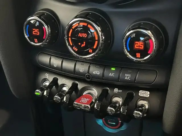 ＭＩＮＩ ミニ クーパー S 福岡県 2018(平30)年 2.3万km チリ・レッド ユニオンジャックテール　/純正ナビ　/バックカメラ　/ＡＣＣ　/前後ソナー　/ＪＣＷレザーステアリング　/ＭＩＮＩＹｏｕｒｓイルミネーテッド　/パドルシフト　/ＭＩＮＩドライビングモード　/スマートキー　/ＬＥＤライト