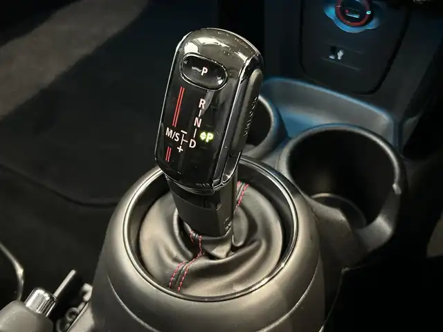 ＭＩＮＩ ミニ クーパー S 福岡県 2018(平30)年 2.3万km チリ・レッド ユニオンジャックテール　/純正ナビ　/バックカメラ　/ＡＣＣ　/前後ソナー　/ＪＣＷレザーステアリング　/ＭＩＮＩＹｏｕｒｓイルミネーテッド　/パドルシフト　/ＭＩＮＩドライビングモード　/スマートキー　/ＬＥＤライト