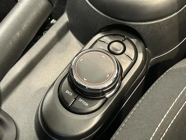 ＭＩＮＩ ミニ クーパー S 福岡県 2018(平30)年 2.3万km チリ・レッド ユニオンジャックテール　/純正ナビ　/バックカメラ　/ＡＣＣ　/前後ソナー　/ＪＣＷレザーステアリング　/ＭＩＮＩＹｏｕｒｓイルミネーテッド　/パドルシフト　/ＭＩＮＩドライビングモード　/スマートキー　/ＬＥＤライト