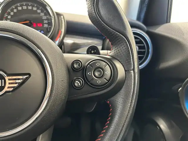 ＭＩＮＩ ミニ クーパー S 福岡県 2018(平30)年 2.3万km チリ・レッド ユニオンジャックテール　/純正ナビ　/バックカメラ　/ＡＣＣ　/前後ソナー　/ＪＣＷレザーステアリング　/ＭＩＮＩＹｏｕｒｓイルミネーテッド　/パドルシフト　/ＭＩＮＩドライビングモード　/スマートキー　/ＬＥＤライト