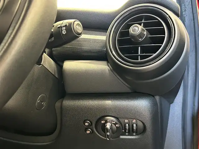 ＭＩＮＩ ミニ クーパー S 福岡県 2018(平30)年 2.3万km チリ・レッド ユニオンジャックテール　/純正ナビ　/バックカメラ　/ＡＣＣ　/前後ソナー　/ＪＣＷレザーステアリング　/ＭＩＮＩＹｏｕｒｓイルミネーテッド　/パドルシフト　/ＭＩＮＩドライビングモード　/スマートキー　/ＬＥＤライト