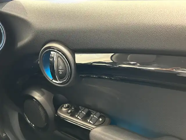 ＭＩＮＩ ミニ クーパー S 福岡県 2018(平30)年 2.3万km チリ・レッド ユニオンジャックテール　/純正ナビ　/バックカメラ　/ＡＣＣ　/前後ソナー　/ＪＣＷレザーステアリング　/ＭＩＮＩＹｏｕｒｓイルミネーテッド　/パドルシフト　/ＭＩＮＩドライビングモード　/スマートキー　/ＬＥＤライト