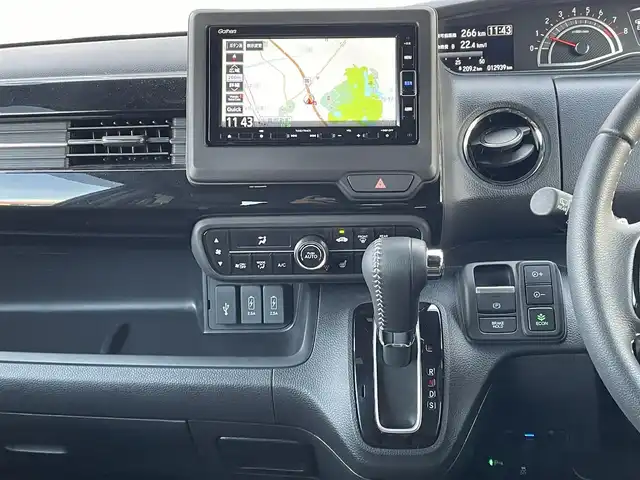 ホンダ Ｎ ＢＯＸ カスタム L ターボ 福岡県 2023(令5)年 1.3万km ミッドナイトブルービームM ワンオーナー/純正メモリナビ【VXM-234VFi】/(AM/FM/CD/DVD/Music Rsck/Bluetooth/iPod/フルセグTV)/バックカメラ/ホンダセンシング/・衝突軽減ブレーキ/・誤発進抑制機能/・後方誤発進抑制機能/・歩行者事故低減ステアリング/・路外逸脱抑制機能/・先行車発進お知らせ機能/・標識認識機能/・アダプティブクルーズコントロール/・車線維持支援システム/横滑り抑制機能/盗難防止装置/両側パワースライドドア/純正15インチアルミホイール/純正前方ドライブレコーダー【DRH-224SD】/ビルトインETC/黒ハーフレザーシート/革巻きステアリング/ステアリングスイッチ/純正フロアマット/シートヒーター(D/N)/後席ロールサンシェード/プッシュスタート/ブレーキホールド/USB端子/アクセサリーソケット/スペアキー×1/ISOFIX/保証書/取扱説明書/ナビ取扱説明書