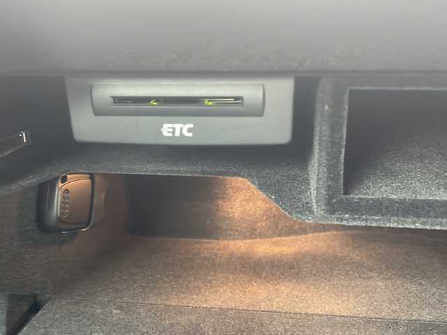 アウディ Ａ５ SB 2．0 TFSI クワトロ 東京都 2015(平27)年 7.5万km ミトスブラックメタリック 新車時保証書　取扱説明書/純正ナビ/（フルセグ/SD/BT/CD/DVD/FM/AM）/バックカメラ　ETC/ドライブレコーダー（360°＋リアカメラ）/パドルシフト/レザーシート/シートヒーター（D/N）/パワーシート（D/N）/オートホールド/スマートキー×２/純正18インチアルミ