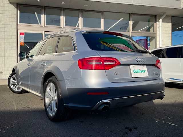 アウディ Ａ４ オールロードクワトロ 青森県 2015(平27)年 11.8万km フローレットシルバーM ４WD/純正ナビ(BlueTooth/RADIO)/本革シート（黒）/D/N席シートヒーター/D/N席パワーシート/MTモード/ルーフレール/ステアリングスイッチ/フォグランプ/スペアキー/245/45/18純正アルミホイール/保証書/取扱説明書/ナビ説明書/記録簿(令和6年ディーラー点検あり)