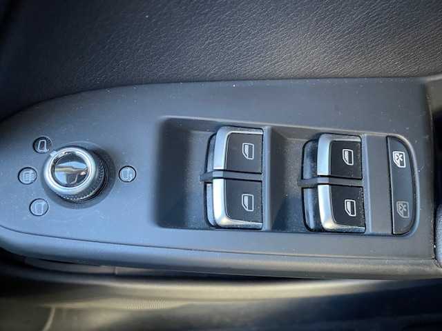 アウディ Ａ４ オールロードクワトロ 青森県 2015(平27)年 11.8万km フローレットシルバーM ４WD/純正ナビ(BlueTooth/RADIO)/本革シート（黒）/D/N席シートヒーター/D/N席パワーシート/MTモード/ルーフレール/ステアリングスイッチ/フォグランプ/スペアキー/245/45/18純正アルミホイール/保証書/取扱説明書/ナビ説明書/記録簿(令和6年ディーラー点検あり)