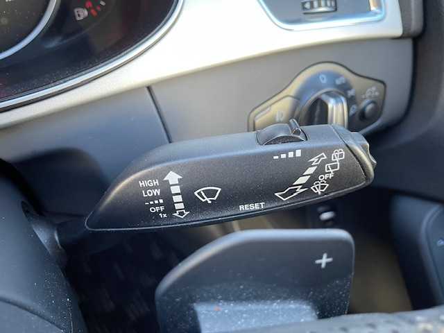 アウディ Ａ４ オールロードクワトロ 青森県 2015(平27)年 11.8万km フローレットシルバーM ４WD/純正ナビ(BlueTooth/RADIO)/本革シート（黒）/D/N席シートヒーター/D/N席パワーシート/MTモード/ルーフレール/ステアリングスイッチ/フォグランプ/スペアキー/245/45/18純正アルミホイール/保証書/取扱説明書/ナビ説明書/記録簿(令和6年ディーラー点検あり)