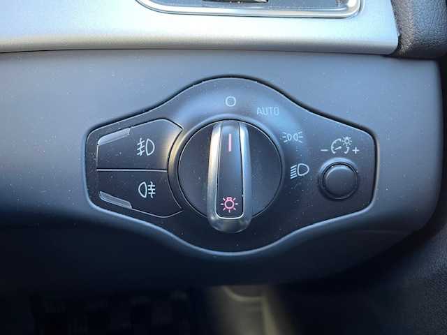 アウディ Ａ４ オールロードクワトロ 青森県 2015(平27)年 11.8万km フローレットシルバーM ４WD/純正ナビ(BlueTooth/RADIO)/本革シート（黒）/D/N席シートヒーター/D/N席パワーシート/MTモード/ルーフレール/ステアリングスイッチ/フォグランプ/スペアキー/245/45/18純正アルミホイール/保証書/取扱説明書/ナビ説明書/記録簿(令和6年ディーラー点検あり)