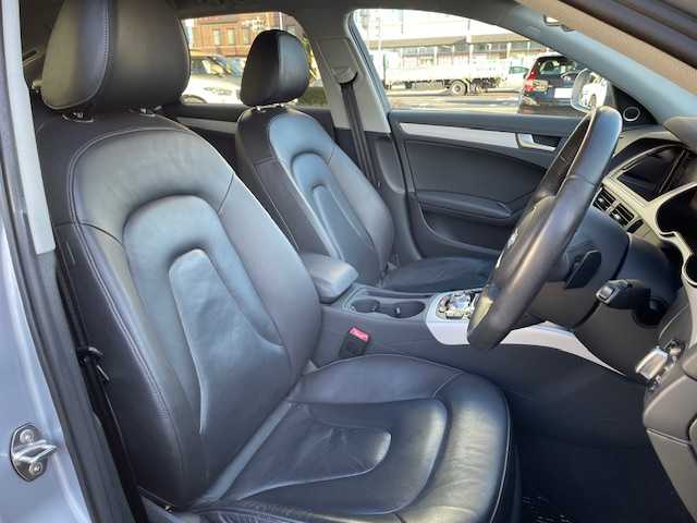 アウディ Ａ４ オールロードクワトロ 青森県 2015(平27)年 11.8万km フローレットシルバーM ４WD/純正ナビ(BlueTooth/RADIO)/本革シート（黒）/D/N席シートヒーター/D/N席パワーシート/MTモード/ルーフレール/ステアリングスイッチ/フォグランプ/スペアキー/245/45/18純正アルミホイール/保証書/取扱説明書/ナビ説明書/記録簿(令和6年ディーラー点検あり)