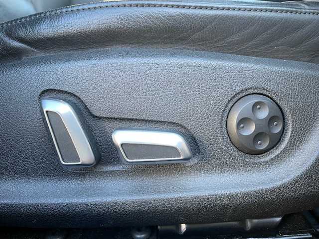 アウディ Ａ４ オールロードクワトロ 青森県 2015(平27)年 11.8万km フローレットシルバーM ４WD/純正ナビ(BlueTooth/RADIO)/本革シート（黒）/D/N席シートヒーター/D/N席パワーシート/MTモード/ルーフレール/ステアリングスイッチ/フォグランプ/スペアキー/245/45/18純正アルミホイール/保証書/取扱説明書/ナビ説明書/記録簿(令和6年ディーラー点検あり)