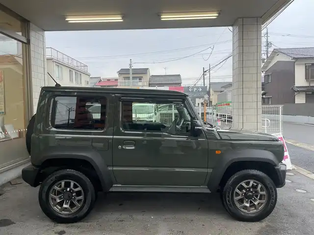 スズキ ジムニー シエラ JC 愛知県 2023(令5)年 0.9万km ジャングルグリーン /当店買取/喫煙/1オーナー/純正8インチナビcn-rz875//デュアルセンサーブレーキサポート//誤発進抑制/車線逸脱抑制機能//LEDヘッド/Aライト/AHB//バックカメラ//フルセグTV/CD/DVD/USB/Bluetooth/TVキャンセラ///前席シートヒーター//ヒーテッドミラー/電動格納ミラー//ETC/ドラレコ（SD欠品）//保証書/取説/スペアキー//ディーラー記録簿R7年