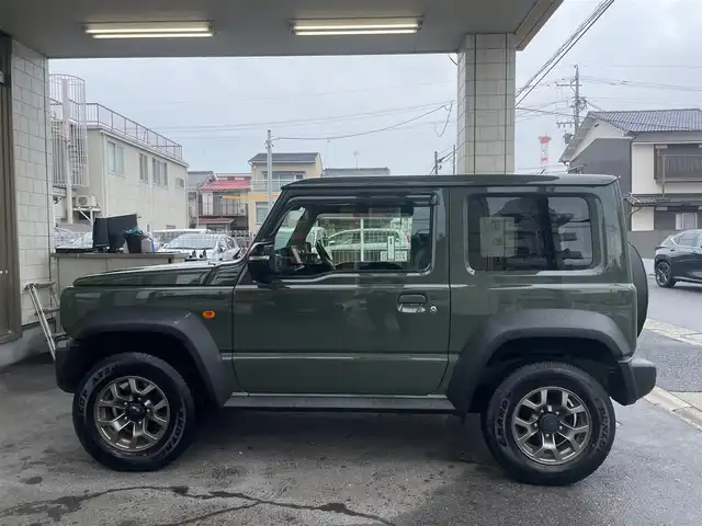 スズキ ジムニー シエラ JC 愛知県 2023(令5)年 0.9万km ジャングルグリーン /当店買取/喫煙/1オーナー/純正8インチナビcn-rz875//デュアルセンサーブレーキサポート//誤発進抑制/車線逸脱抑制機能//LEDヘッド/Aライト/AHB//バックカメラ//フルセグTV/CD/DVD/USB/Bluetooth/TVキャンセラ///前席シートヒーター//ヒーテッドミラー/電動格納ミラー//ETC/ドラレコ（SD欠品）//保証書/取説/スペアキー//ディーラー記録簿R7年