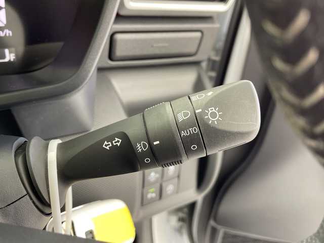 トヨタ ライズ Z 愛知県 2023(令5)年 0.8万km シャイニングホワイトパール 純正ディスプレイオーディオ/・Bluetooth/・AppleCarPlay/・AndroidAuto/・HDMI/アラウンドビューモニター/シートヒーター/衝突軽減/クリアランスソナー/レーンキープ/追従クルコン/オートハイビーム/電動パーキングブレーキ/オートブレーキホールド/LEDヘッドライト/フォグランプ/純正アルミホイール/スペアキー