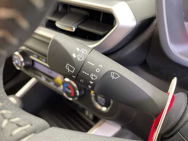 トヨタ ライズ Z 愛知県 2023(令5)年 0.8万km シャイニングホワイトパール 純正ディスプレイオーディオ/・Bluetooth/・AppleCarPlay/・AndroidAuto/・HDMI/アラウンドビューモニター/シートヒーター/衝突軽減/クリアランスソナー/レーンキープ/追従クルコン/オートハイビーム/電動パーキングブレーキ/オートブレーキホールド/LEDヘッドライト/フォグランプ/純正アルミホイール/スペアキー