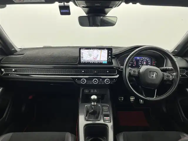 ホンダ シビック EX 群馬県 2021(令3)年 1.8万km プラチナホワイトパール ・MT車（６速マニュアル）/・禁煙車/・アクティブコーナリングライト/・純正９インチコネクトナビ/フルセグTV/AM/FM/Bluetooth/USB/スマホ連動/・BOSEサウンド/・ワイヤレス充電/・ホンダセンシング/衝突軽減ブレーキ/誤発進抑制機能/後方誤発進抑制機能/近距離衝突軽減ブレーキ/歩行者事故軽減ステアリング/路外逸脱抑制機能/渋滞追従機能付/BSM/・LEDライト/・ハーフレザーシート（D・Nパワーシート/シートヒーター）/・テールゲートスポイラー/・ETC2.0 /・ドラレコ/・無限フロアマット/＝＝＝＝＝/６速マニュアル　アクティブコーナリングライト　純正９インチコネクトナビ　ＢＯＳＥサウンド　ワイヤレス充電　ホンダセンシング　ＢＳＭ　ハーフレザーシート　ＥＴＣ２．０　ドラレコ　無限フロアマット　禁煙車