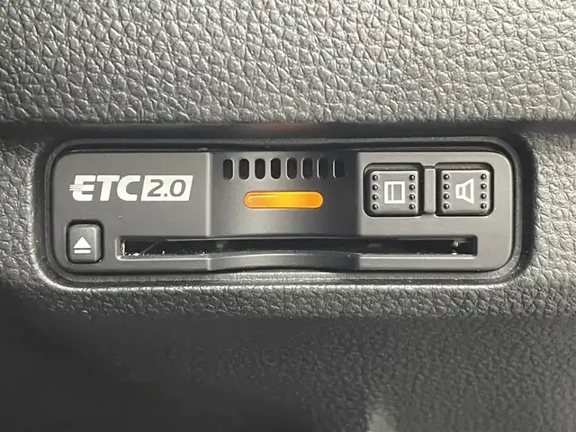 ホンダ シビック EX 群馬県 2021(令3)年 1.8万km プラチナホワイトパール ・MT車（６速マニュアル）/・禁煙車/・アクティブコーナリングライト/・純正９インチコネクトナビ/フルセグTV/AM/FM/Bluetooth/USB/スマホ連動/・BOSEサウンド/・ワイヤレス充電/・ホンダセンシング/衝突軽減ブレーキ/誤発進抑制機能/後方誤発進抑制機能/近距離衝突軽減ブレーキ/歩行者事故軽減ステアリング/路外逸脱抑制機能/渋滞追従機能付/BSM/・LEDライト/・ハーフレザーシート（D・Nパワーシート/シートヒーター）/・テールゲートスポイラー/・ETC2.0 /・ドラレコ/・無限フロアマット/＝＝＝＝＝/６速マニュアル　アクティブコーナリングライト　純正９インチコネクトナビ　ＢＯＳＥサウンド　ワイヤレス充電　ホンダセンシング　ＢＳＭ　ハーフレザーシート　ＥＴＣ２．０　ドラレコ　無限フロアマット　禁煙車