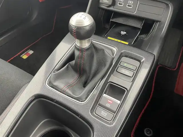 ホンダ シビック EX 群馬県 2021(令3)年 1.8万km プラチナホワイトパール ・MT車（６速マニュアル）/・禁煙車/・アクティブコーナリングライト/・純正９インチコネクトナビ/フルセグTV/AM/FM/Bluetooth/USB/スマホ連動/・BOSEサウンド/・ワイヤレス充電/・ホンダセンシング/衝突軽減ブレーキ/誤発進抑制機能/後方誤発進抑制機能/近距離衝突軽減ブレーキ/歩行者事故軽減ステアリング/路外逸脱抑制機能/渋滞追従機能付/BSM/・LEDライト/・ハーフレザーシート（D・Nパワーシート/シートヒーター）/・テールゲートスポイラー/・ETC2.0 /・ドラレコ/・無限フロアマット/＝＝＝＝＝/６速マニュアル　アクティブコーナリングライト　純正９インチコネクトナビ　ＢＯＳＥサウンド　ワイヤレス充電　ホンダセンシング　ＢＳＭ　ハーフレザーシート　ＥＴＣ２．０　ドラレコ　無限フロアマット　禁煙車