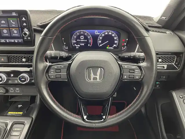 ホンダ シビック EX 群馬県 2021(令3)年 1.8万km プラチナホワイトパール ・MT車（６速マニュアル）/・禁煙車/・アクティブコーナリングライト/・純正９インチコネクトナビ/フルセグTV/AM/FM/Bluetooth/USB/スマホ連動/・BOSEサウンド/・ワイヤレス充電/・ホンダセンシング/衝突軽減ブレーキ/誤発進抑制機能/後方誤発進抑制機能/近距離衝突軽減ブレーキ/歩行者事故軽減ステアリング/路外逸脱抑制機能/渋滞追従機能付/BSM/・LEDライト/・ハーフレザーシート（D・Nパワーシート/シートヒーター）/・テールゲートスポイラー/・ETC2.0 /・ドラレコ/・無限フロアマット/＝＝＝＝＝/６速マニュアル　アクティブコーナリングライト　純正９インチコネクトナビ　ＢＯＳＥサウンド　ワイヤレス充電　ホンダセンシング　ＢＳＭ　ハーフレザーシート　ＥＴＣ２．０　ドラレコ　無限フロアマット　禁煙車