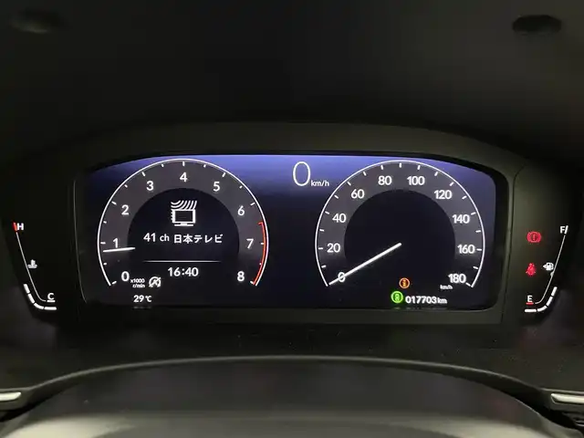 ホンダ シビック EX 群馬県 2021(令3)年 1.8万km プラチナホワイトパール ・MT車（６速マニュアル）/・禁煙車/・アクティブコーナリングライト/・純正９インチコネクトナビ/フルセグTV/AM/FM/Bluetooth/USB/スマホ連動/・BOSEサウンド/・ワイヤレス充電/・ホンダセンシング/衝突軽減ブレーキ/誤発進抑制機能/後方誤発進抑制機能/近距離衝突軽減ブレーキ/歩行者事故軽減ステアリング/路外逸脱抑制機能/渋滞追従機能付/BSM/・LEDライト/・ハーフレザーシート（D・Nパワーシート/シートヒーター）/・テールゲートスポイラー/・ETC2.0 /・ドラレコ/・無限フロアマット/＝＝＝＝＝/６速マニュアル　アクティブコーナリングライト　純正９インチコネクトナビ　ＢＯＳＥサウンド　ワイヤレス充電　ホンダセンシング　ＢＳＭ　ハーフレザーシート　ＥＴＣ２．０　ドラレコ　無限フロアマット　禁煙車