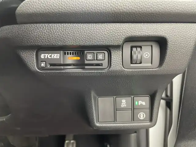ホンダ シビック EX 群馬県 2021(令3)年 1.8万km プラチナホワイトパール ・MT車（６速マニュアル）/・禁煙車/・アクティブコーナリングライト/・純正９インチコネクトナビ/フルセグTV/AM/FM/Bluetooth/USB/スマホ連動/・BOSEサウンド/・ワイヤレス充電/・ホンダセンシング/衝突軽減ブレーキ/誤発進抑制機能/後方誤発進抑制機能/近距離衝突軽減ブレーキ/歩行者事故軽減ステアリング/路外逸脱抑制機能/渋滞追従機能付/BSM/・LEDライト/・ハーフレザーシート（D・Nパワーシート/シートヒーター）/・テールゲートスポイラー/・ETC2.0 /・ドラレコ/・無限フロアマット/＝＝＝＝＝/６速マニュアル　アクティブコーナリングライト　純正９インチコネクトナビ　ＢＯＳＥサウンド　ワイヤレス充電　ホンダセンシング　ＢＳＭ　ハーフレザーシート　ＥＴＣ２．０　ドラレコ　無限フロアマット　禁煙車