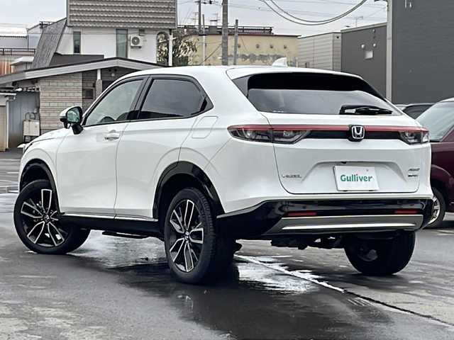 ホンダ ヴェゼル ハイブリッド e:HEV Z 道北・旭川 2021(令3)年 2.8万km プラチナホワイトパール /4WD//禁煙車//純正SDナビ//CD/USB/SD/BT//パワーバックドア//ハーフレザーシート//シートヒーター//ステアリングヒーター//バックカメラ//ホンダセンシング//衝突軽減ブレーキ//レーンキープアシスト//レーダークルーズコントロール//誤発進抑制//パドルシフト//ブラインドスポットモニタリング//ミラーヒーター//オートライト//オートハイビーム//LEDヘッドライト//フォグライト//前後ドライブレコーダー//ETC//フロントデアイサー//オートワイパー//オートリトラミラー//F純正フロアマット
