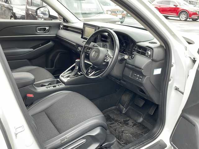 ホンダ ヴェゼル ハイブリッド e:HEV Z 道北・旭川 2021(令3)年 2.8万km プラチナホワイトパール /4WD//禁煙車//純正SDナビ//CD/USB/SD/BT//パワーバックドア//ハーフレザーシート//シートヒーター//ステアリングヒーター//バックカメラ//ホンダセンシング//衝突軽減ブレーキ//レーンキープアシスト//レーダークルーズコントロール//誤発進抑制//パドルシフト//ブラインドスポットモニタリング//ミラーヒーター//オートライト//オートハイビーム//LEDヘッドライト//フォグライト//前後ドライブレコーダー//ETC//フロントデアイサー//オートワイパー//オートリトラミラー//F純正フロアマット