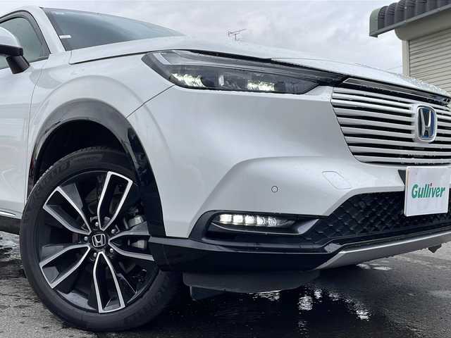 ホンダ ヴェゼル ハイブリッド e:HEV Z 道北・旭川 2021(令3)年 2.8万km プラチナホワイトパール /4WD//禁煙車//純正SDナビ//CD/USB/SD/BT//パワーバックドア//ハーフレザーシート//シートヒーター//ステアリングヒーター//バックカメラ//ホンダセンシング//衝突軽減ブレーキ//レーンキープアシスト//レーダークルーズコントロール//誤発進抑制//パドルシフト//ブラインドスポットモニタリング//ミラーヒーター//オートライト//オートハイビーム//LEDヘッドライト//フォグライト//前後ドライブレコーダー//ETC//フロントデアイサー//オートワイパー//オートリトラミラー//F純正フロアマット