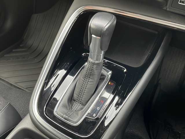 ホンダ ヴェゼル ハイブリッド e:HEV Z 道北・旭川 2021(令3)年 2.8万km プラチナホワイトパール /4WD//禁煙車//純正SDナビ//CD/USB/SD/BT//パワーバックドア//ハーフレザーシート//シートヒーター//ステアリングヒーター//バックカメラ//ホンダセンシング//衝突軽減ブレーキ//レーンキープアシスト//レーダークルーズコントロール//誤発進抑制//パドルシフト//ブラインドスポットモニタリング//ミラーヒーター//オートライト//オートハイビーム//LEDヘッドライト//フォグライト//前後ドライブレコーダー//ETC//フロントデアイサー//オートワイパー//オートリトラミラー//F純正フロアマット