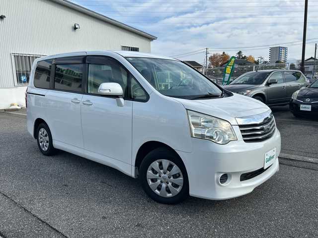 トヨタ ノア X Lセレクション 富山県 2010(平22)年 19.9万km ホワイトパールクリスタルシャイン パワースライドドア/純正メモリーナビ(DVD/MSV/デジタルTV)/バックカメラ/ビルトインETC/電格ウィンカーミラー/キーレスエントリー/ステアリングスイッチ/オートライト/HIDヘッドライト/純正ドアバイザー/ステアリングスイッチ/純正フロアマット/オートエアコン/バニティミラー(D/N)/ISOFIX対応/取説・ナビ取説