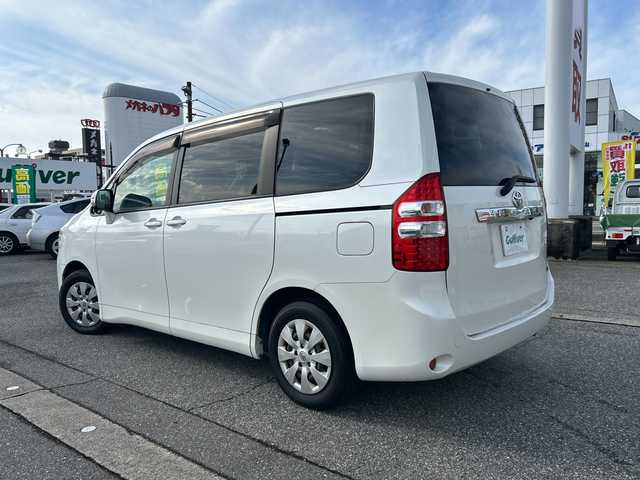 トヨタ ノア X Lセレクション 富山県 2010(平22)年 19.9万km ホワイトパールクリスタルシャイン パワースライドドア/純正メモリーナビ(DVD/MSV/デジタルTV)/バックカメラ/ビルトインETC/電格ウィンカーミラー/キーレスエントリー/ステアリングスイッチ/オートライト/HIDヘッドライト/純正ドアバイザー/ステアリングスイッチ/純正フロアマット/オートエアコン/バニティミラー(D/N)/ISOFIX対応/取説・ナビ取説