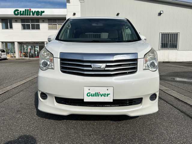 トヨタ ノア X Lセレクション 富山県 2010(平22)年 19.9万km ホワイトパールクリスタルシャイン パワースライドドア/純正メモリーナビ(DVD/MSV/デジタルTV)/バックカメラ/ビルトインETC/電格ウィンカーミラー/キーレスエントリー/ステアリングスイッチ/オートライト/HIDヘッドライト/純正ドアバイザー/ステアリングスイッチ/純正フロアマット/オートエアコン/バニティミラー(D/N)/ISOFIX対応/取説・ナビ取説