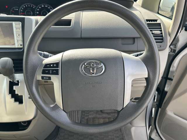 トヨタ ノア X Lセレクション 富山県 2010(平22)年 19.9万km ホワイトパールクリスタルシャイン パワースライドドア/純正メモリーナビ(DVD/MSV/デジタルTV)/バックカメラ/ビルトインETC/電格ウィンカーミラー/キーレスエントリー/ステアリングスイッチ/オートライト/HIDヘッドライト/純正ドアバイザー/ステアリングスイッチ/純正フロアマット/オートエアコン/バニティミラー(D/N)/ISOFIX対応/取説・ナビ取説