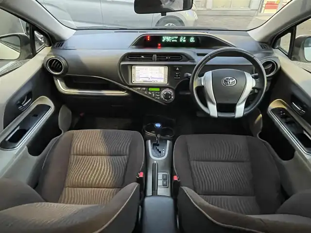 トヨタ アクア G 東京都 2013(平25)年 6.4万km ライムホワイトパールクリスタルシャイン モデリスタフルエアロ/大型リアスポイラー/ワンオーナー/純正メモリーナビ/　ワンセグTV/CD/Bluetooth/ETC/社外15インチアルミホイール/革巻きステアリングホイール/オートライト/プッシュスタート/ヘッドライトレベライザー/電動格納ミラー/ウインカーミラー/純正フロアマット/保証書/取扱説明書