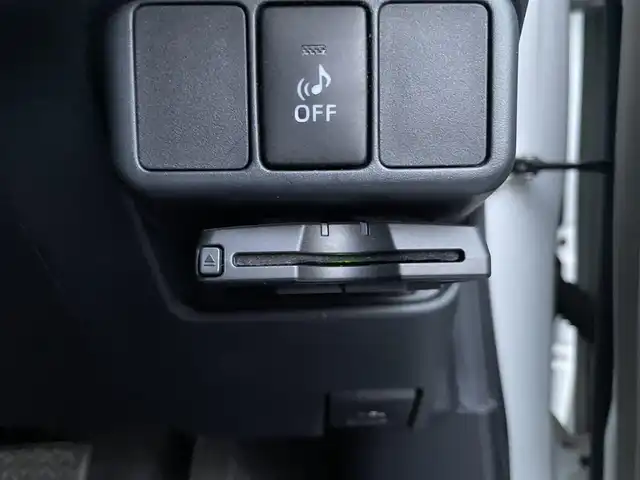 トヨタ アクア G 東京都 2013(平25)年 6.4万km ライムホワイトパールクリスタルシャイン モデリスタフルエアロ/大型リアスポイラー/ワンオーナー/純正メモリーナビ/　ワンセグTV/CD/Bluetooth/ETC/社外15インチアルミホイール/革巻きステアリングホイール/オートライト/プッシュスタート/ヘッドライトレベライザー/電動格納ミラー/ウインカーミラー/純正フロアマット/保証書/取扱説明書