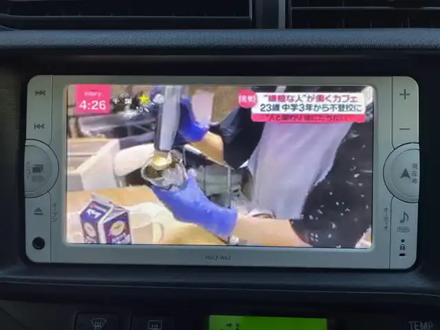 トヨタ アクア G 東京都 2013(平25)年 6.4万km ライムホワイトパールクリスタルシャイン モデリスタフルエアロ/大型リアスポイラー/ワンオーナー/純正メモリーナビ/　ワンセグTV/CD/Bluetooth/ETC/社外15インチアルミホイール/革巻きステアリングホイール/オートライト/プッシュスタート/ヘッドライトレベライザー/電動格納ミラー/ウインカーミラー/純正フロアマット/保証書/取扱説明書