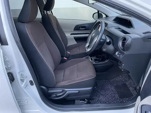 トヨタ アクア G 東京都 2013(平25)年 6.4万km ライムホワイトパールクリスタルシャイン モデリスタフルエアロ/大型リアスポイラー/ワンオーナー/純正メモリーナビ/　ワンセグTV/CD/Bluetooth/ETC/社外15インチアルミホイール/革巻きステアリングホイール/オートライト/プッシュスタート/ヘッドライトレベライザー/電動格納ミラー/ウインカーミラー/純正フロアマット/保証書/取扱説明書