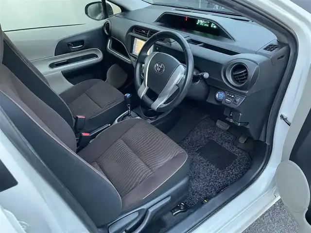 トヨタ アクア G 東京都 2013(平25)年 6.4万km ライムホワイトパールクリスタルシャイン モデリスタフルエアロ/大型リアスポイラー/ワンオーナー/純正メモリーナビ/　ワンセグTV/CD/Bluetooth/ETC/社外15インチアルミホイール/革巻きステアリングホイール/オートライト/プッシュスタート/ヘッドライトレベライザー/電動格納ミラー/ウインカーミラー/純正フロアマット/保証書/取扱説明書