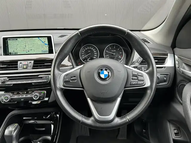 ＢＭＷ Ｘ１ xDrive 18d xライン 道東・釧路十勝 2017(平29)年 4.9万km ミネラルホワイト 純正HDDナビ/CD/DVD/BT/USB/コーナーセンサー(前後)/バックカメラ/パワーバックドア/ハーフレザーシート/LEDヘッドライト/オートライト/フロント/リアフォグライト/ミラーETC/純正フロアマット/インテリジェントセーフティ/ダウンヒルアシストコントロール/革巻ステアリング/リモコン/プッシュスタート/スマートキー/スペア1本