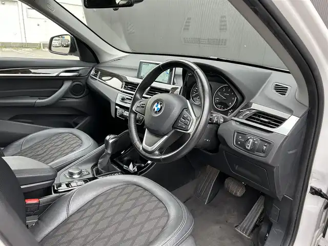 ＢＭＷ Ｘ１ xDrive 18d xライン 道東・釧路十勝 2017(平29)年 4.9万km ミネラルホワイト 純正HDDナビ/CD/DVD/BT/USB/コーナーセンサー(前後)/バックカメラ/パワーバックドア/ハーフレザーシート/LEDヘッドライト/オートライト/フロント/リアフォグライト/ミラーETC/純正フロアマット/インテリジェントセーフティ/ダウンヒルアシストコントロール/革巻ステアリング/リモコン/プッシュスタート/スマートキー/スペア1本