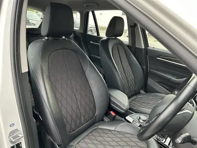 ＢＭＷ Ｘ１ xDrive 18d xライン 道東・釧路十勝 2017(平29)年 4.9万km ミネラルホワイト 純正HDDナビ/CD/DVD/BT/USB/コーナーセンサー(前後)/バックカメラ/パワーバックドア/ハーフレザーシート/LEDヘッドライト/オートライト/フロント/リアフォグライト/ミラーETC/純正フロアマット/インテリジェントセーフティ/ダウンヒルアシストコントロール/革巻ステアリング/リモコン/プッシュスタート/スマートキー/スペア1本
